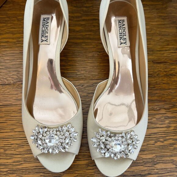 Badgley Mischka Macie Ivory Satin Embellished D’Orsay Peep Toe Shoes Sz9 Wedding - Picture 4 of 14